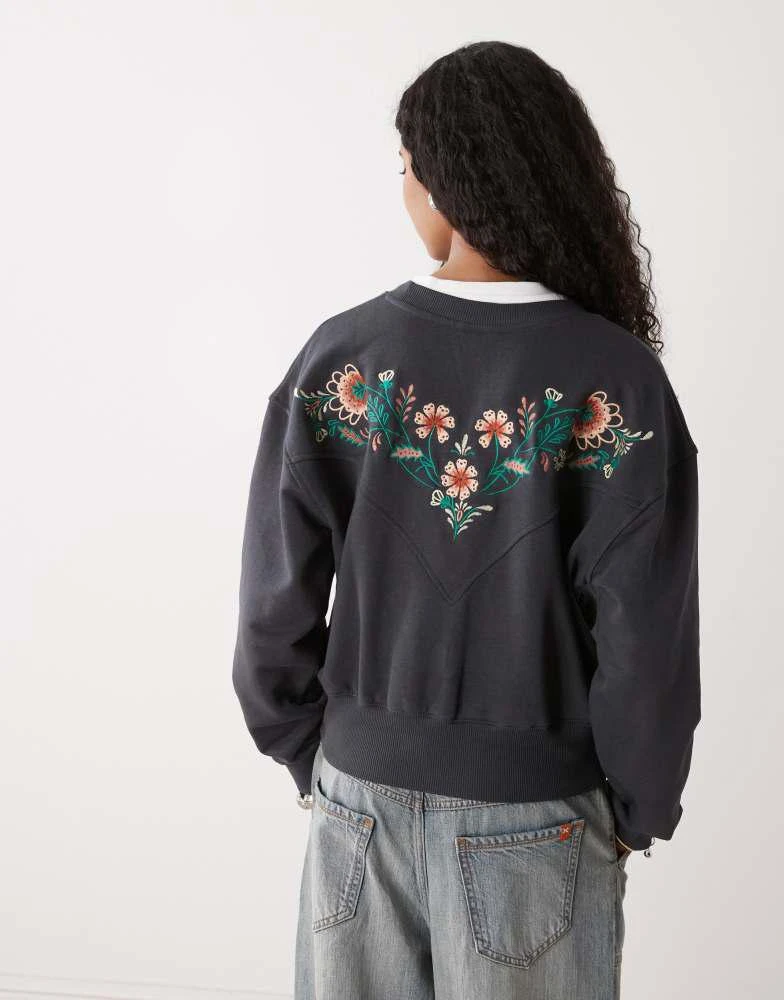 Wrangler Wrangler embroidered sweater in black 4