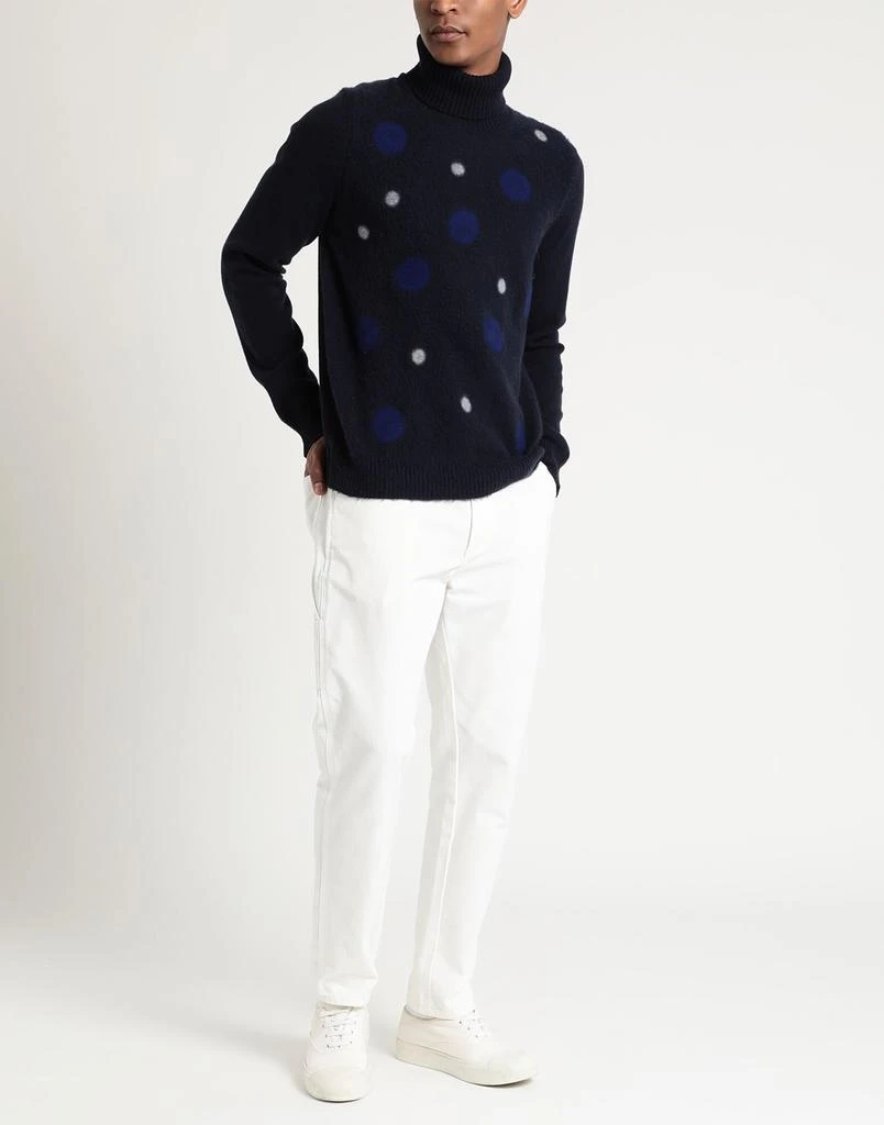 RODA Turtleneck 2