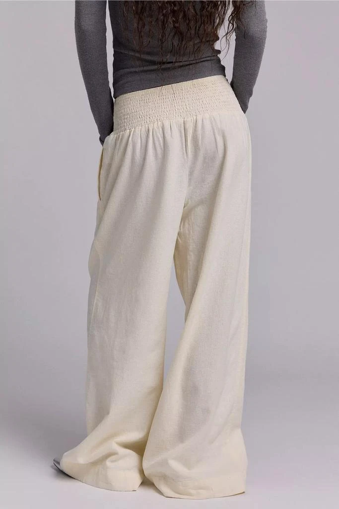Kimchi Blue Kimchi Blue Caroline Smocked Wide Leg Linen-Blend Pant 2
