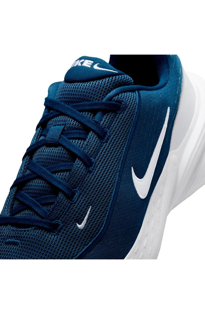 NIKE Uplift SC Sneaker 9