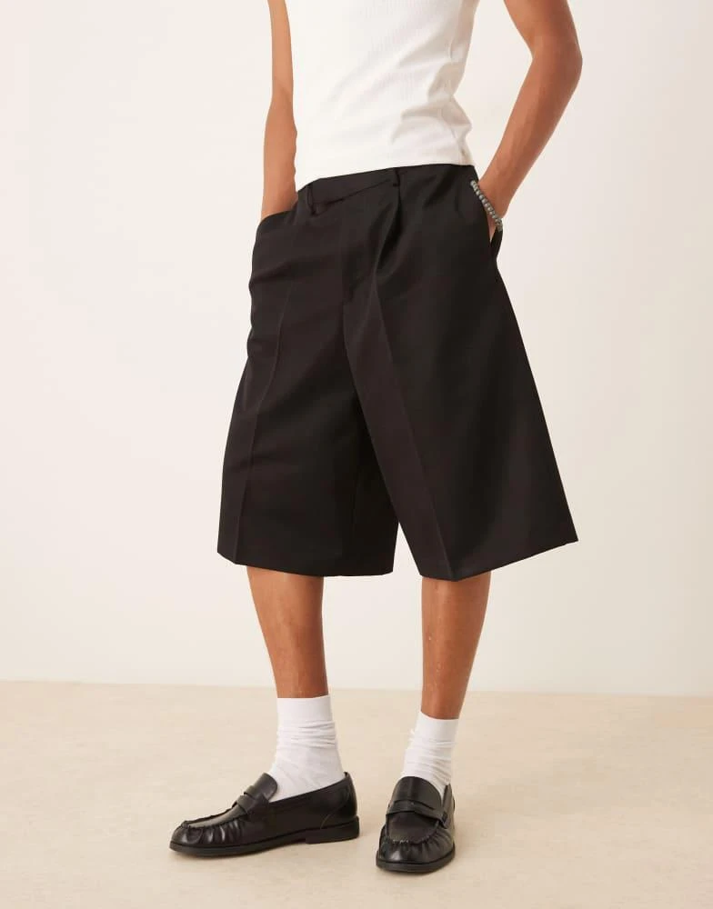 ASOS ASOS DESIGN smart oversized bermuda shorts with front pleat in black 2