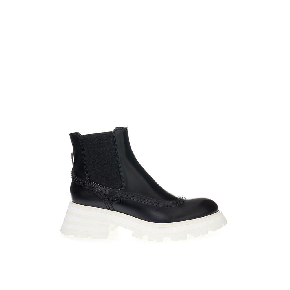 Alexander McQueen Alexander McQueen Elegant Leather Ankle Boots in Women's