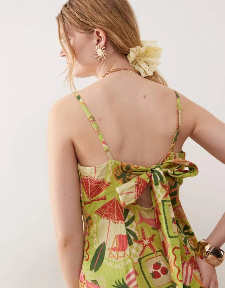 Reclaimed Vintage Reclaimed Vintage midi dress with bust cup detail and godets in holiday postcard print 2