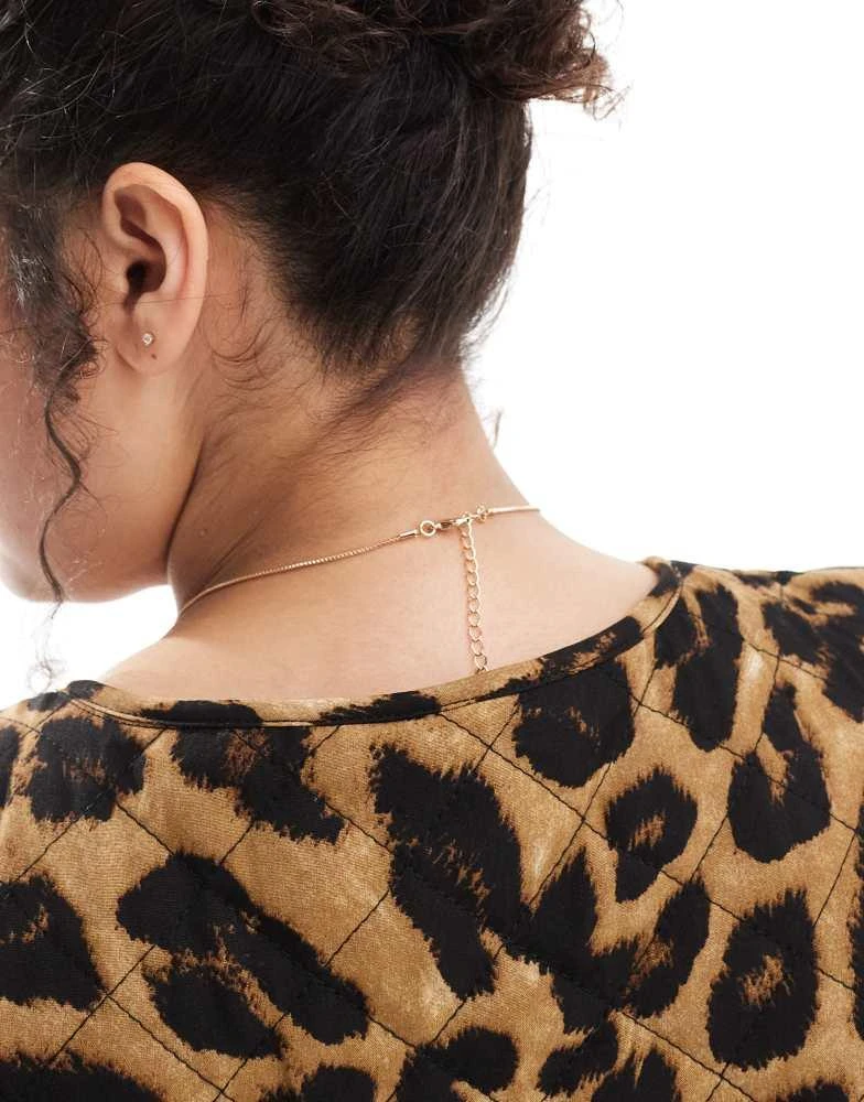 ASOS ASOS DESIGN Curve necklace with tigers eye style heart pendant in gold tone 3
