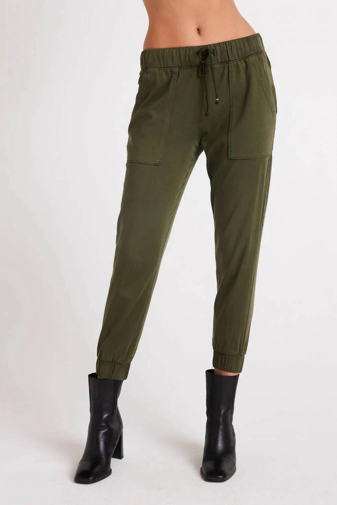 Bella Dahl Pocket Drawstring Jogger In Italian Herb 1