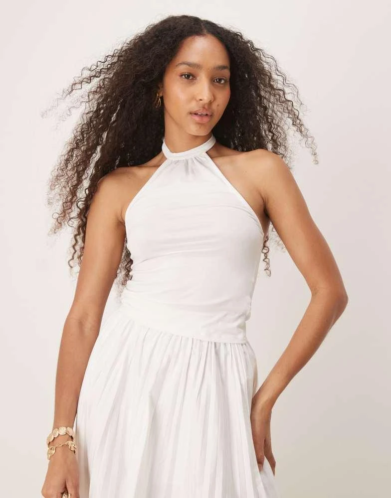 Shop Motel raceline halter vest in white on Sale at BeyondStyle  Get 45%  Off Motel raceline halter vest in white with Limited-Time Flash Deals,  Exclusive Discounts, and Special Offers. Enjoy Unbeatable