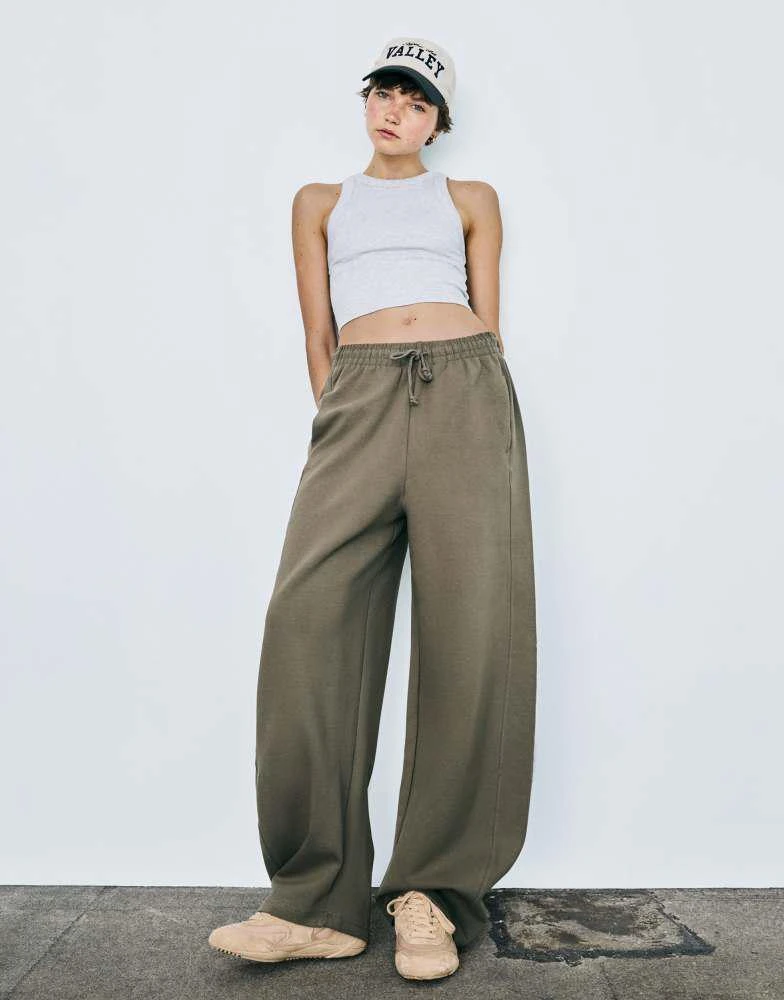 Bershka Bershka plush barrel trousers in khaki 2