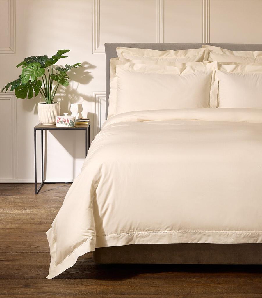 Harrods of London Cadogan Double Flat Sheet (230cm x 260cm)