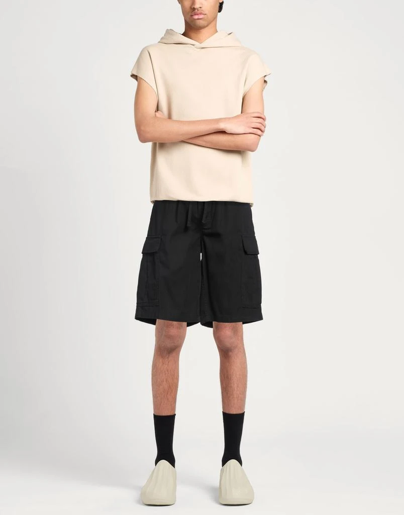 Vans Shorts
Bermuda 2