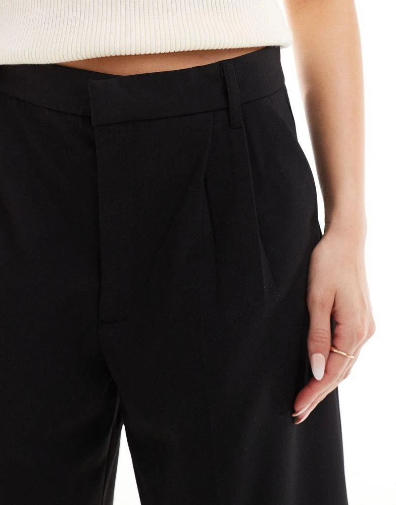 Pull&Bear Pull&Bear tailored city short in black 4