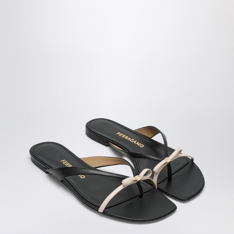 Salvatore Ferragamo Salvatore Ferragamo Mini Bow Flip-Flop And Powdery Narrow Fit