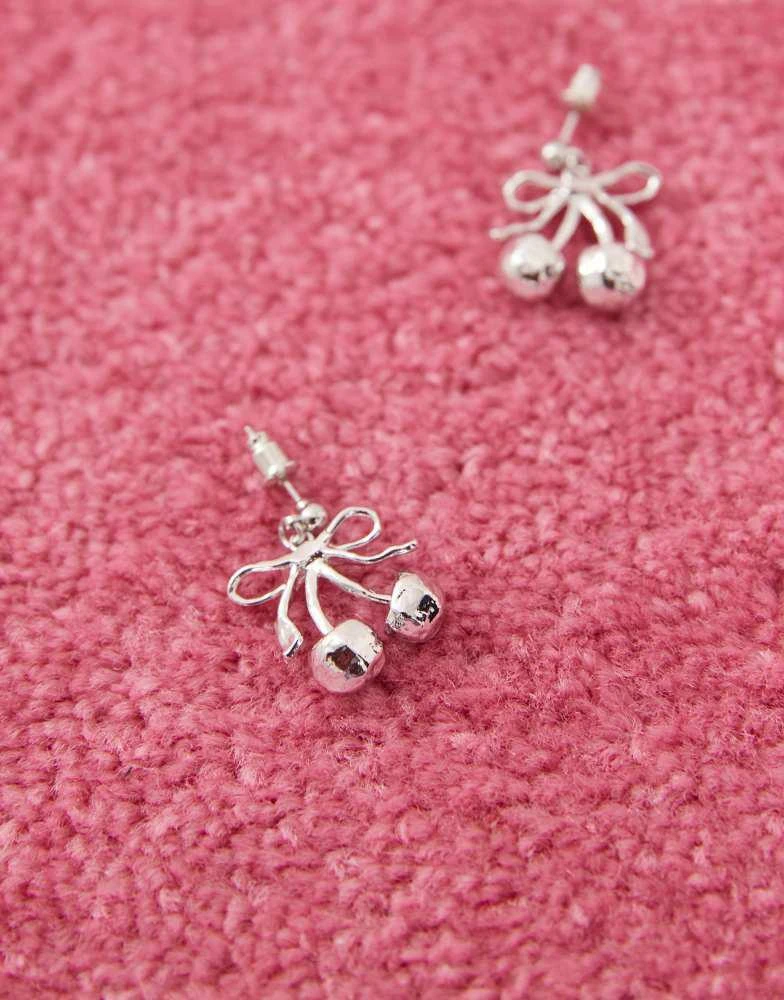 En Route En Route cherry ribbon earrings in palladium plated 2