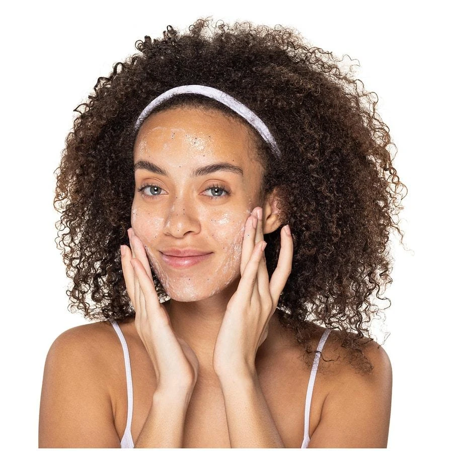 Neutrogena Deep Clean Invigorating Foaming Face Scrub 9