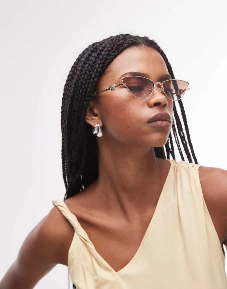 Le Specs Le Specs the soiree slim metal cat eye sunglasses in gold 1