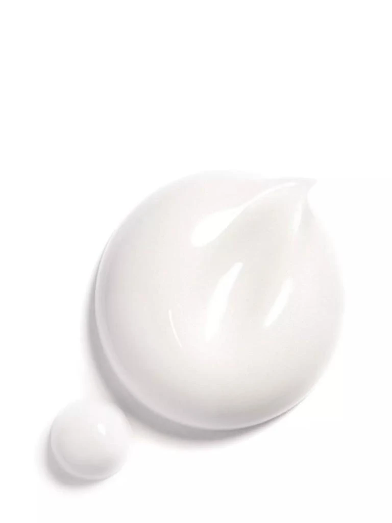 Chanel Illuminating Hydrating Fluid 3