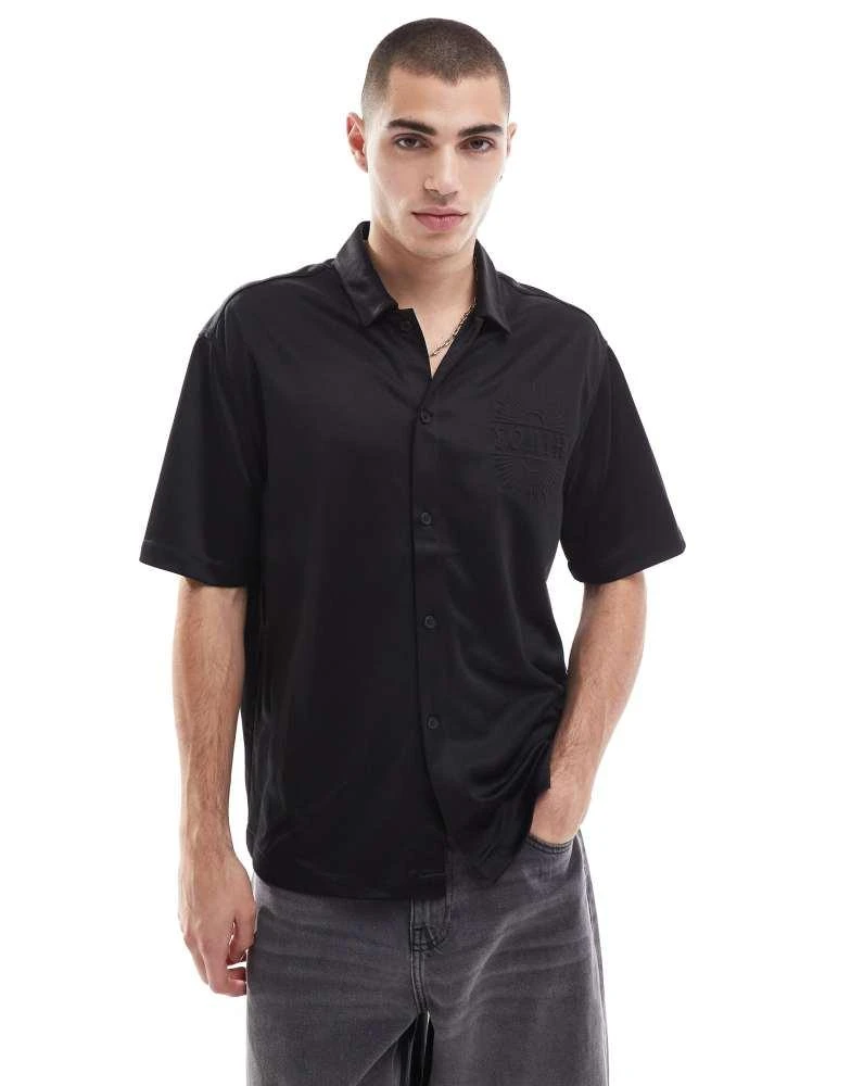 Bershka Bershka short sleeve raised design shirt in black 4