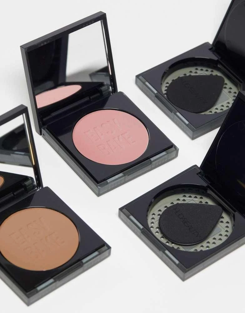 Huda Beauty Huda Beauty Easy Bake Blend and Snatch Pressed Powder 3