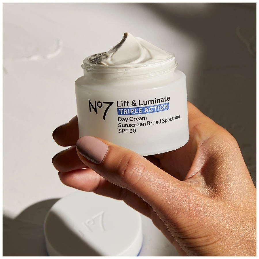 No7 Lift
Luminate Triple Action Skincare System 4