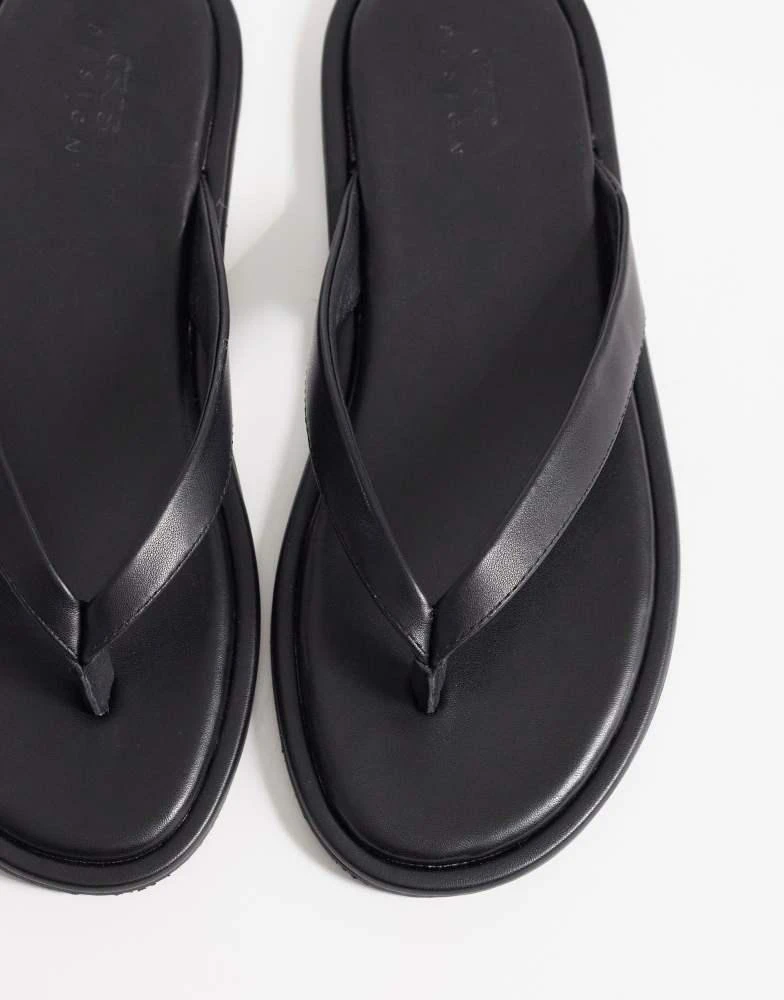ASOS ASOS DESIGN classic flip flops in black 3