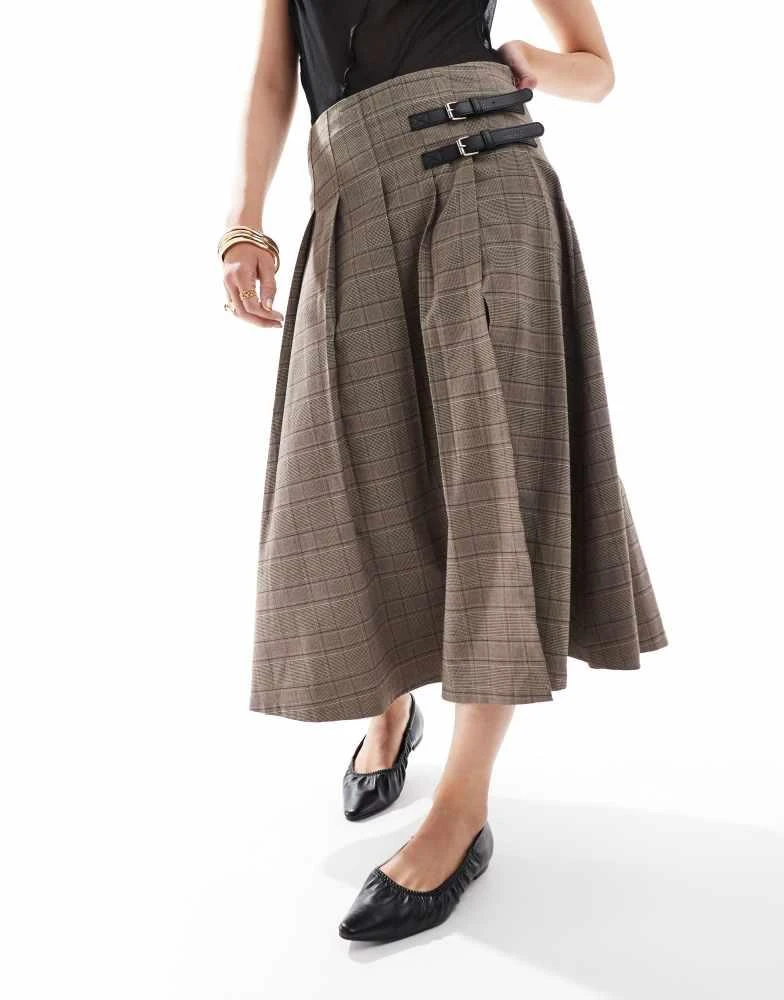 Bershka Bershka buckle detail pleated midi skirt in brown check 2