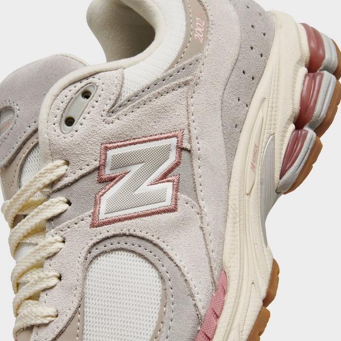 New Balance Women's New Balance 2002R Casual Shoes M2002RPM