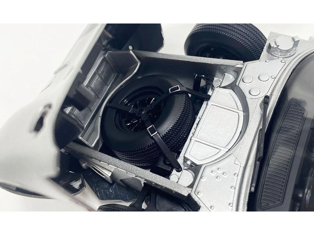 ACME 1966 Ford GT-40 MKII #F85 Silver Metallic with Black Stripes 1/18 Diecast Model Car by ACME 2