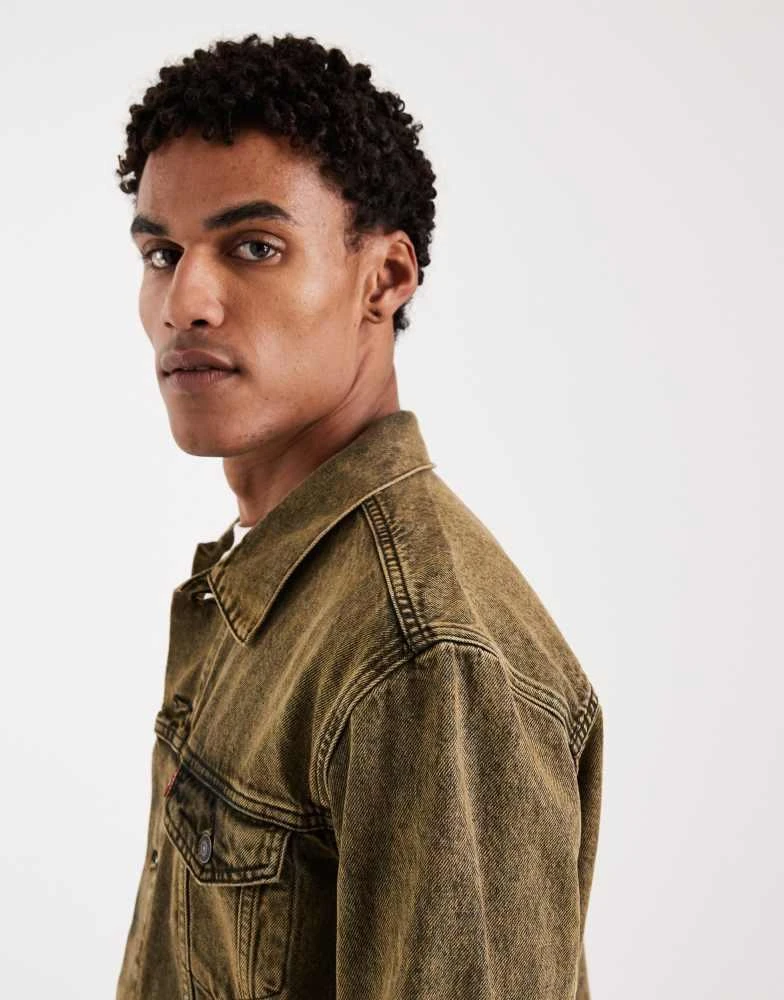 Levi
s Levi
s the denim trucker jacket in overdyed wash 4