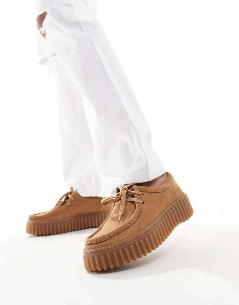 Clarks Clarks Suede Torhill Bee shoe in brown 1