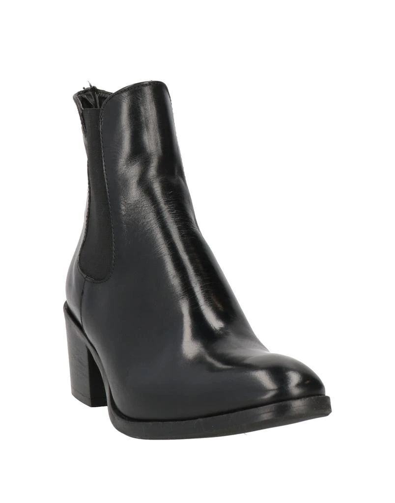 1725.A Ankle boot 2
