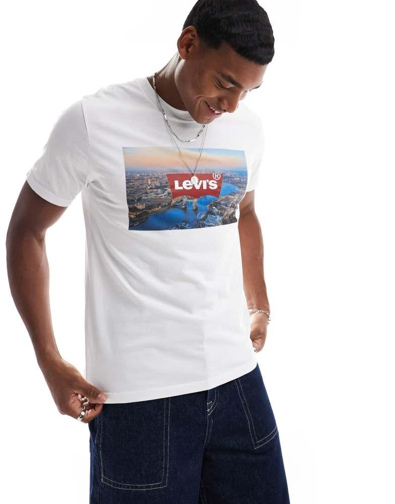 Levi's Levi's batwing logo London print t-shirt in white