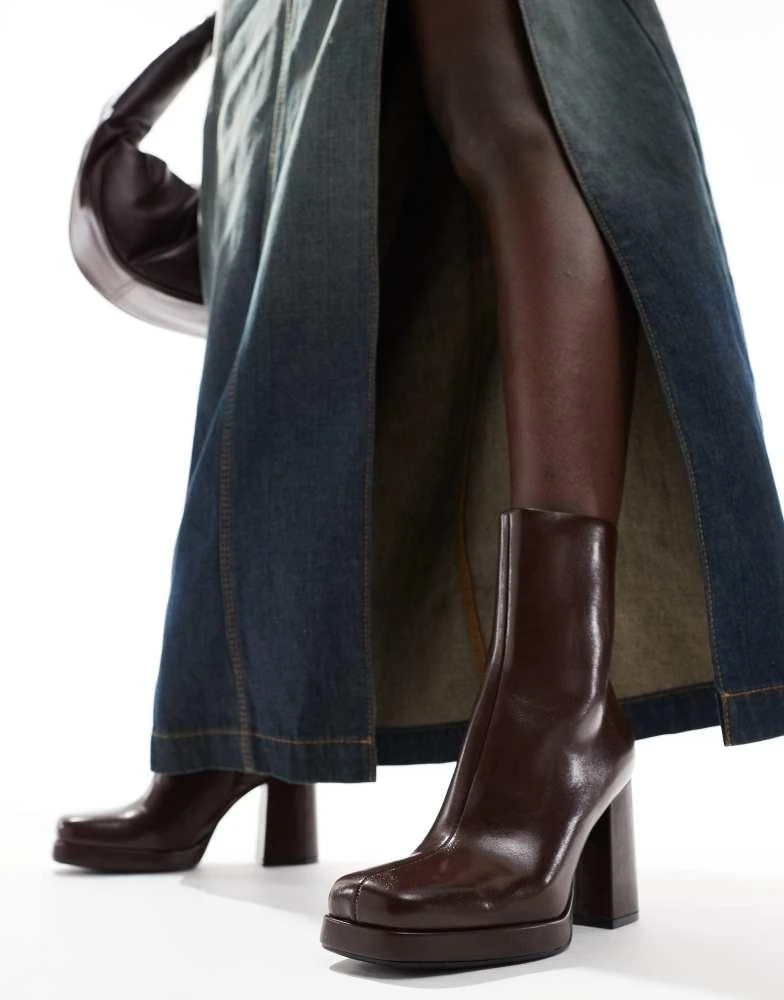 Bershka Bershka platform heeled ankle boots in brown 1
