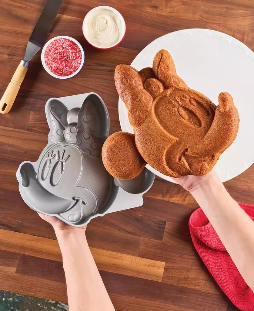 Farberware Disney Cast Aluminum 10" 3D Minnie Mouse Cake Pan 2