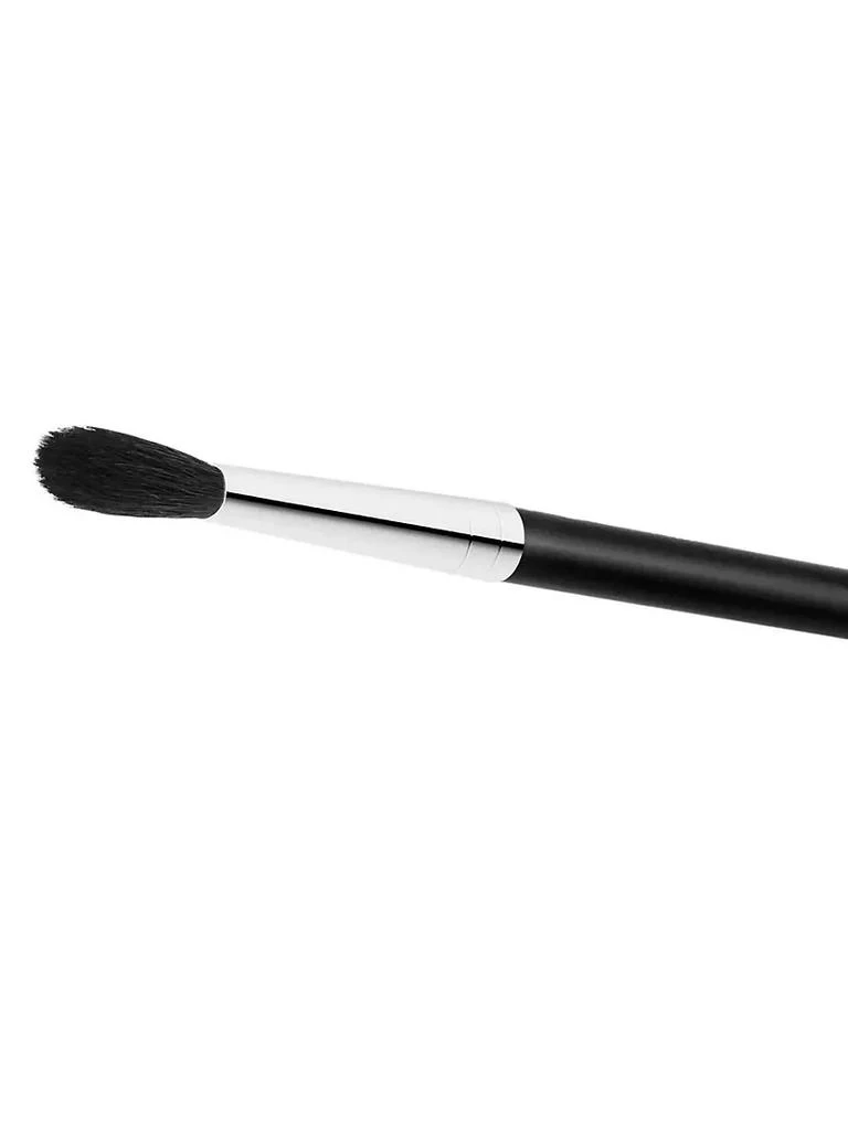 MAC 224S Tapered Blending Brush 2