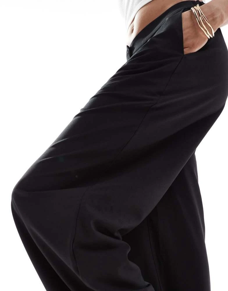 ASOS ASOS DESIGN Tall tailored relaxed straight leg trousers in black 4