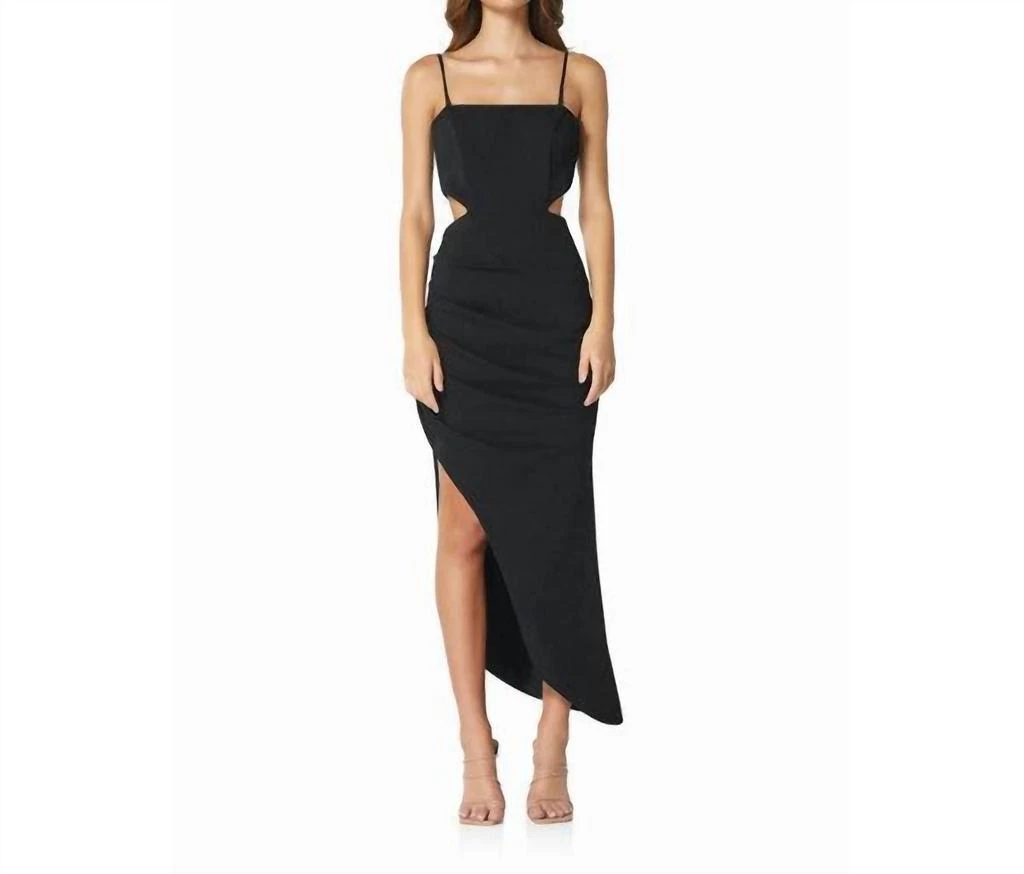 Shop Elliatt - Emelia Floral Appliqu Pleated Georgette Halter Maxi Dress  on Sale at BeyondStyle  Get 39% Off Elliatt - Emelia Floral Appliqu  Pleated Georgette Halter Maxi Dress with Limited-Time Flash