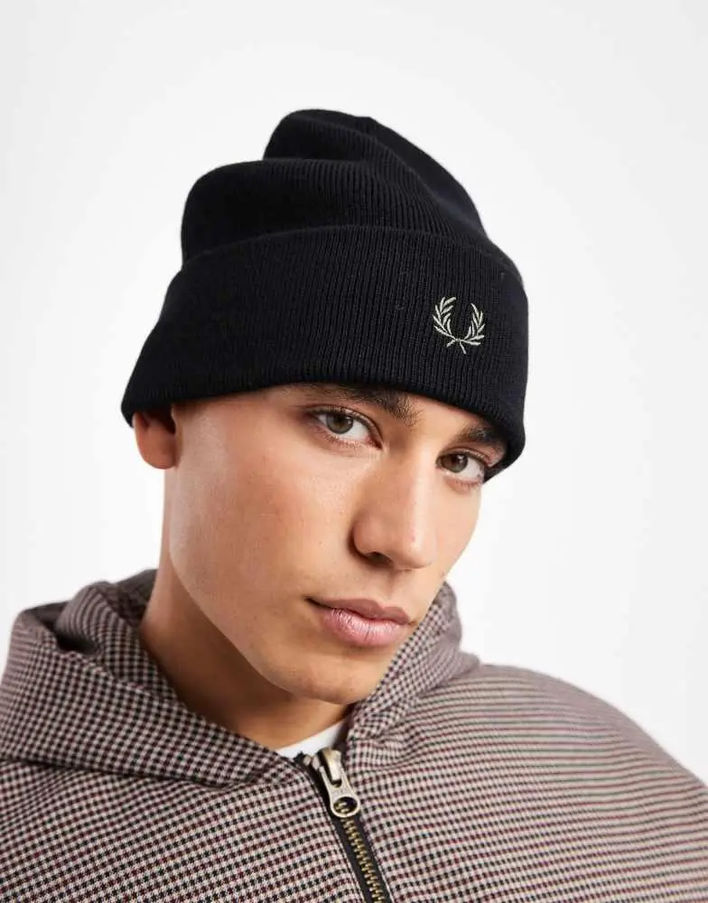 Fred Perry Fred Perry classic logo beanie in black