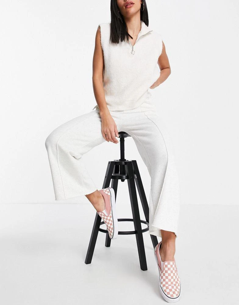 Abercrombie & Fitch Abercrombie & Fitch pleated trousers in light grey 1