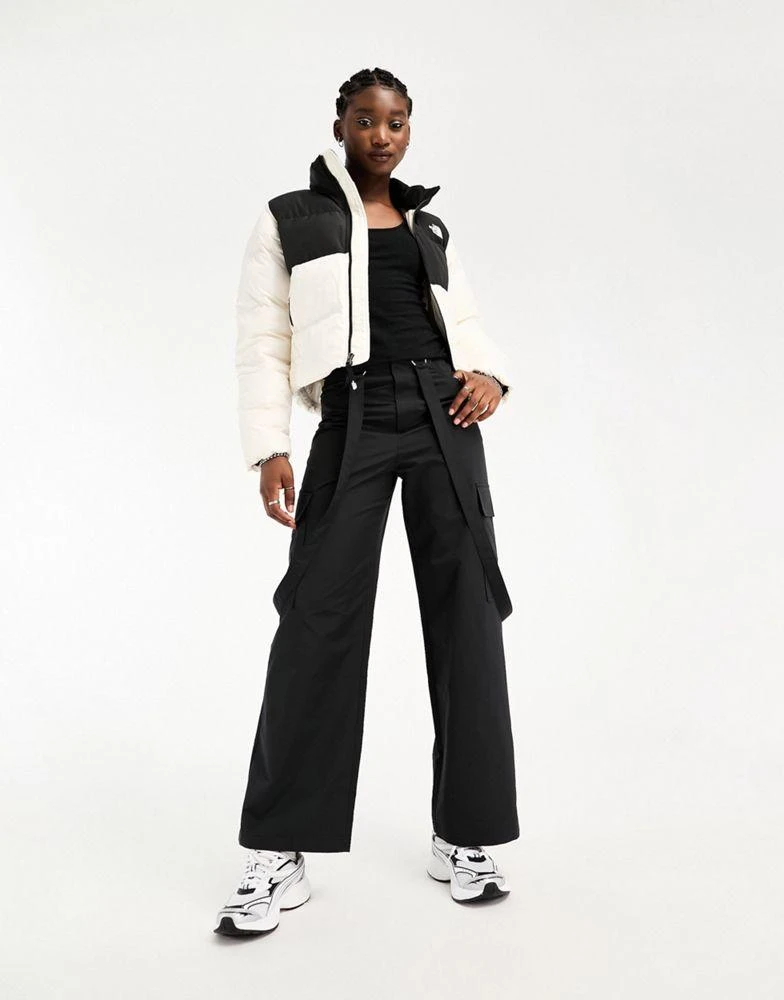 The North Face The North Face Saikuru cropped puffer jacket in cream and black Exclusive at ASOS 3