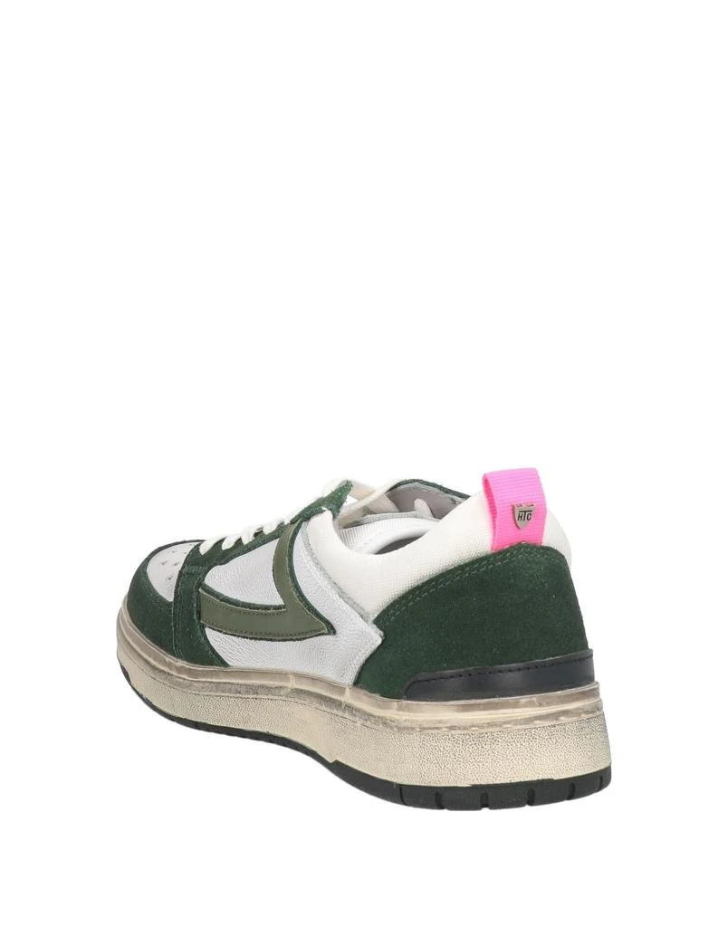 HTC Sneakers 3