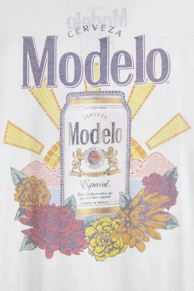 Urban Outfitters Modelo Can Tee 3