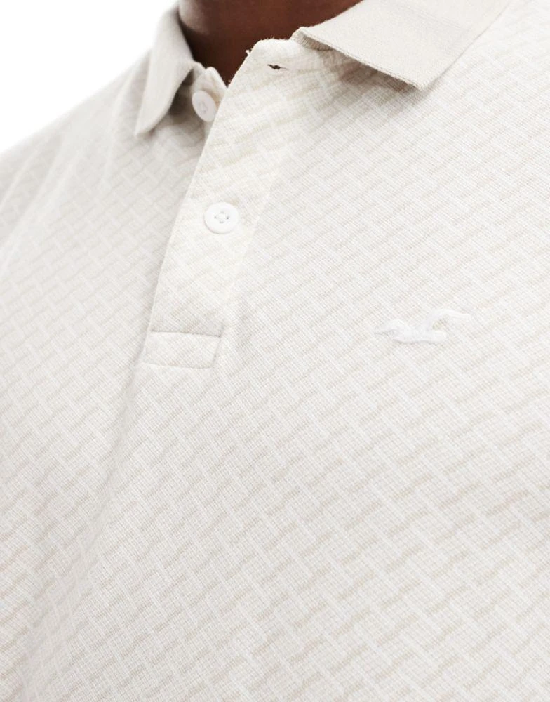 HOLLISTER Hollister icon logo geometric pattern polo in beige 3