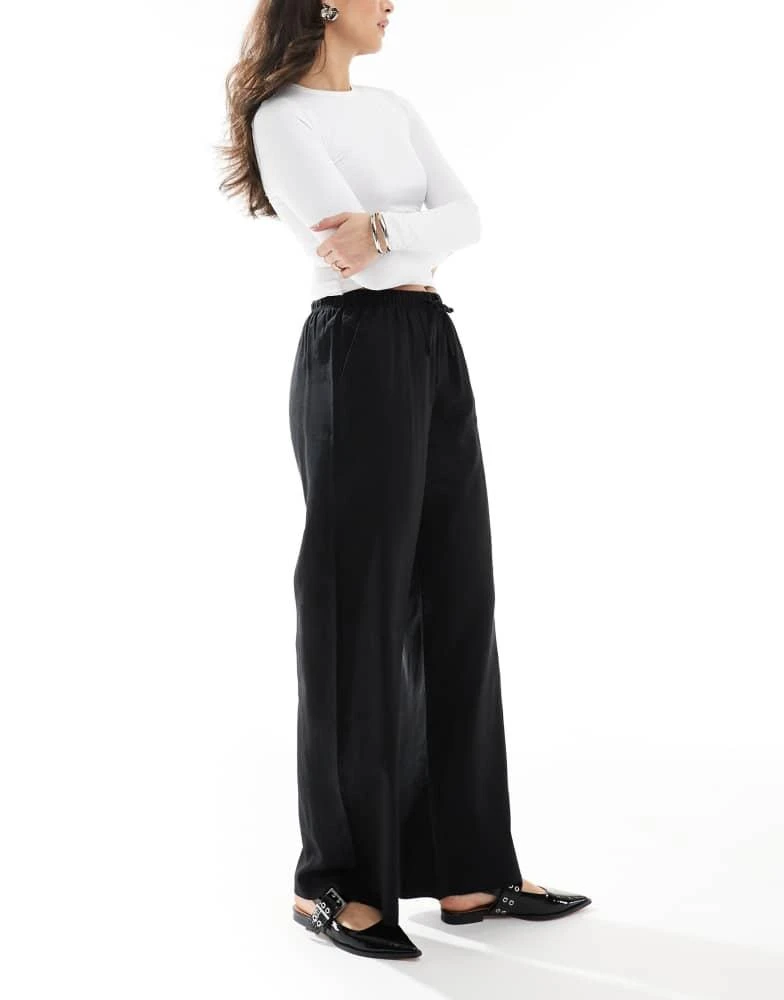 Bershka Bershka tie waist wide leg linen trousers in black 3