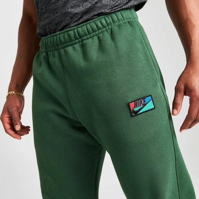 NIKE Men's Nike Club Fleece Logo Patch Jogger Pants 9