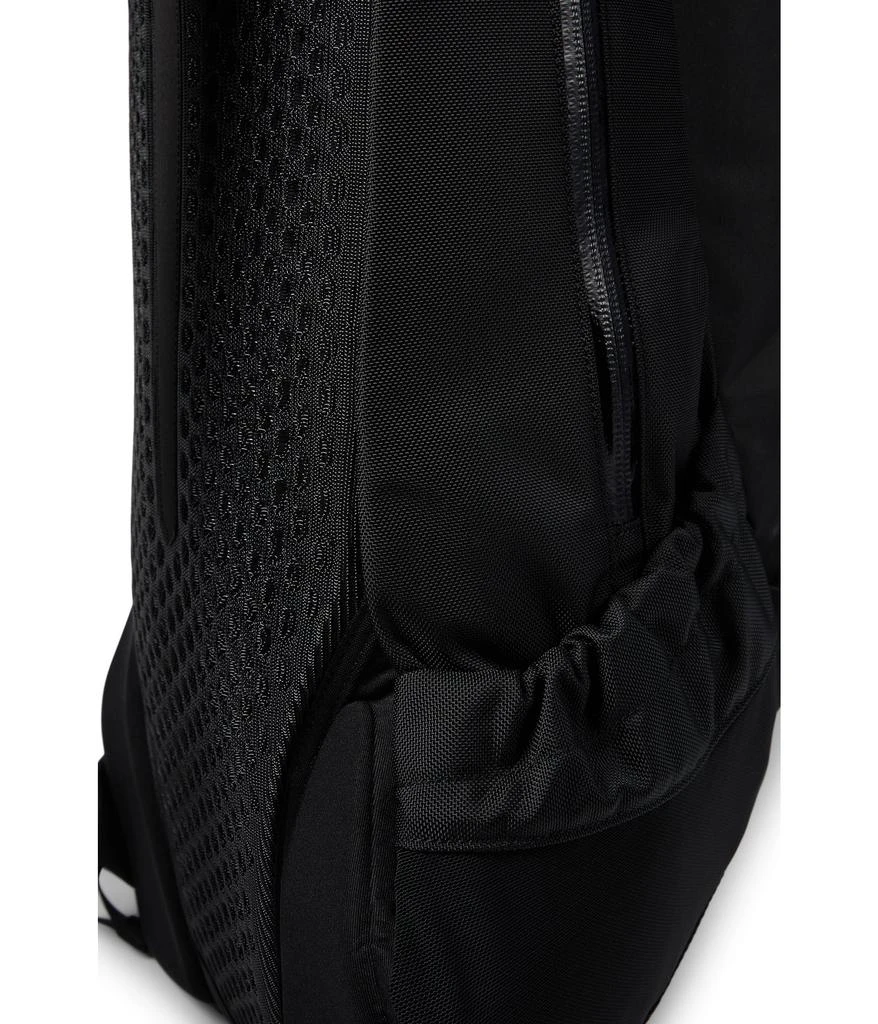Arc'teryx Arro 22 Backpack 3