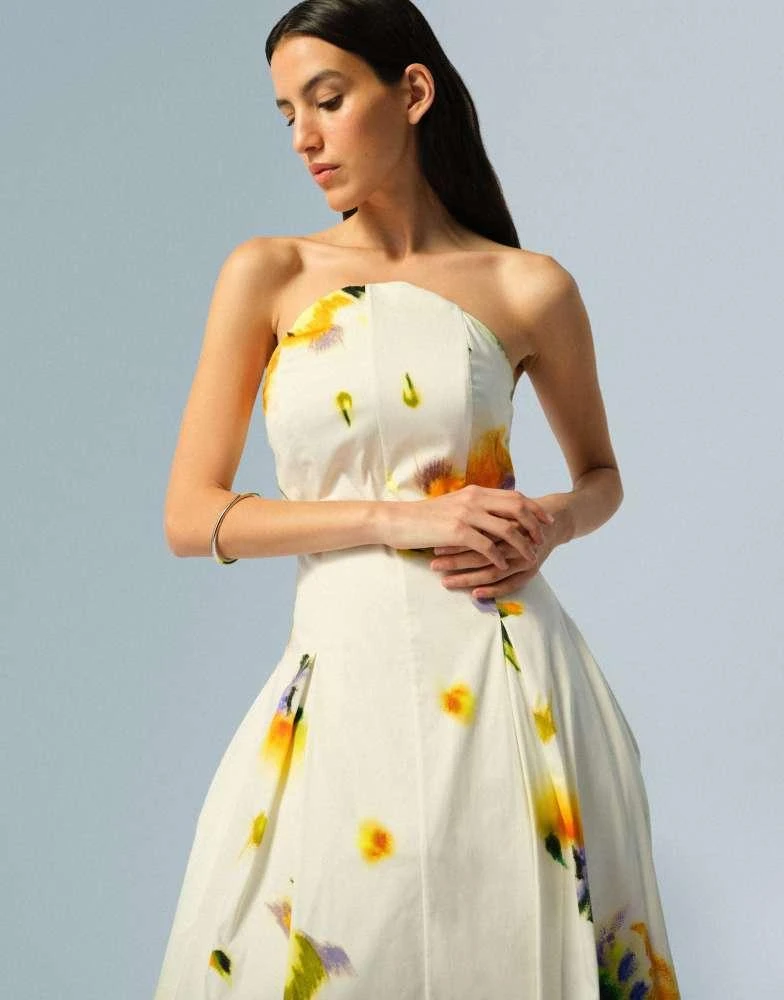 ARRANGE ARRANGE structured bandeau maxi dress in blurred floral print - Dresses & Skirts - Free Shipping - BeyondStyle ARRANGE ARRANGE structured bandeau maxi dress in blurred floral print - Dresses & Skirts - Free Shipping - BeyondStyle
