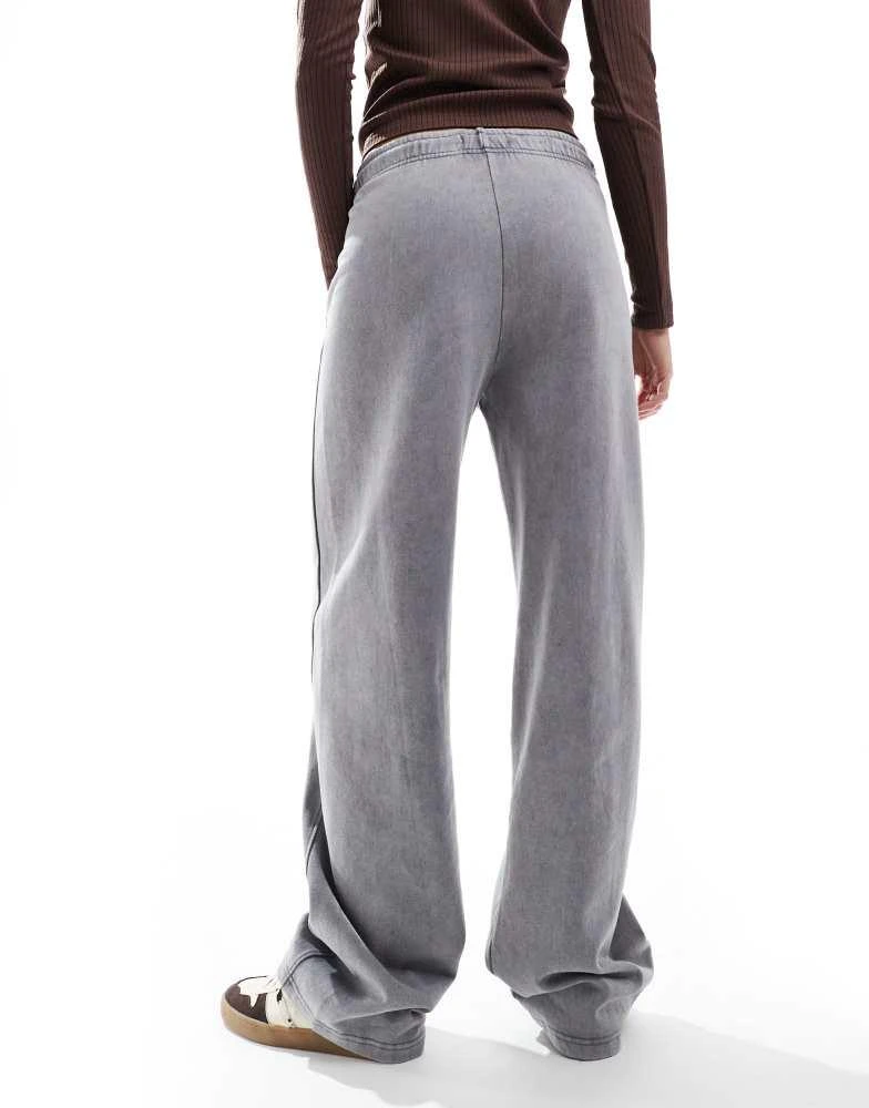 Pull&Bear Pull&Bear wide leg jogger in acid washed grey 3