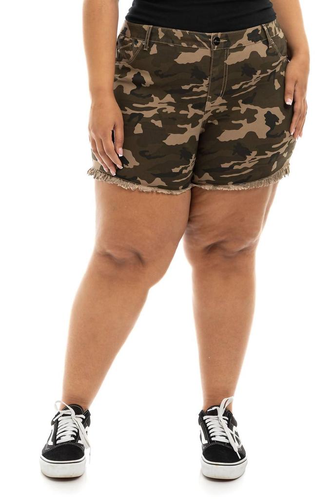 1822 Denim Plus 5" Short With Uneven Fray Hem In Camo