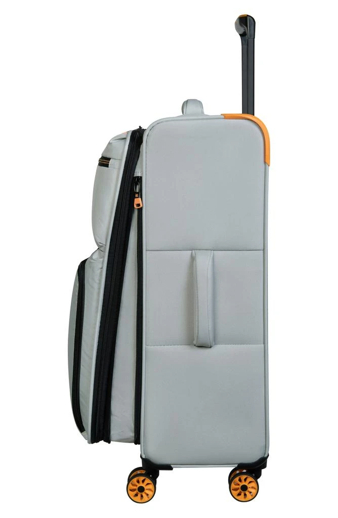it luggage Compartment 27-Inch Softside Spinner Luggage 3
