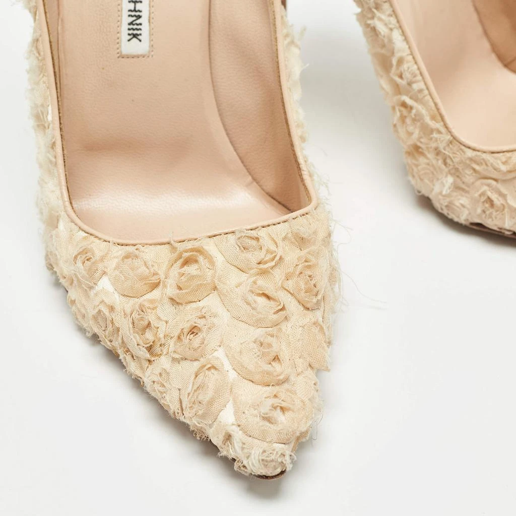 Manolo Blahnik Manolo Blahnik Cream Fabric Floral Pumps Size 37 7