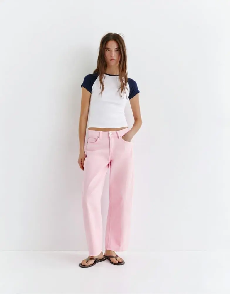 Pull&Bear Pull&Bear Pink barrel jeans in pink